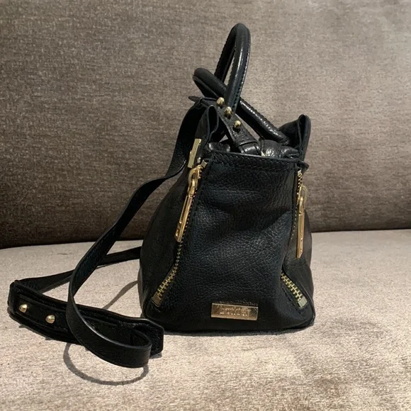 BOTKIER Black leather crossbody bag w / gold zippers and hardware - Picture 4 of 6